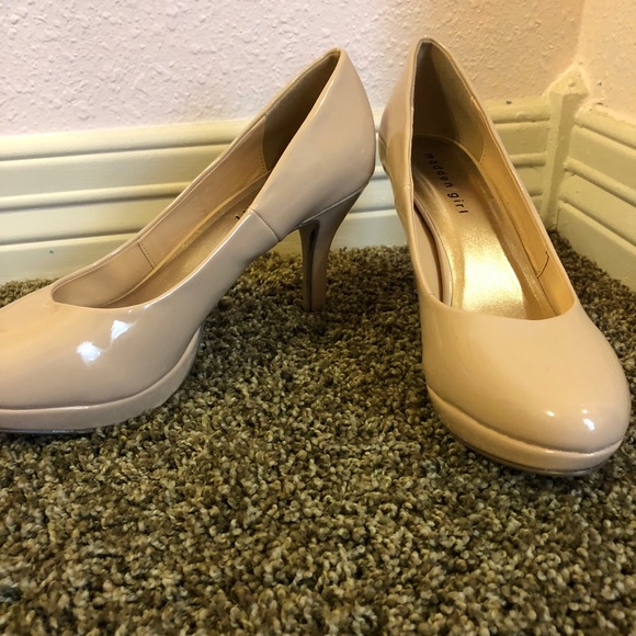 Shoes - Picture 1 of 4